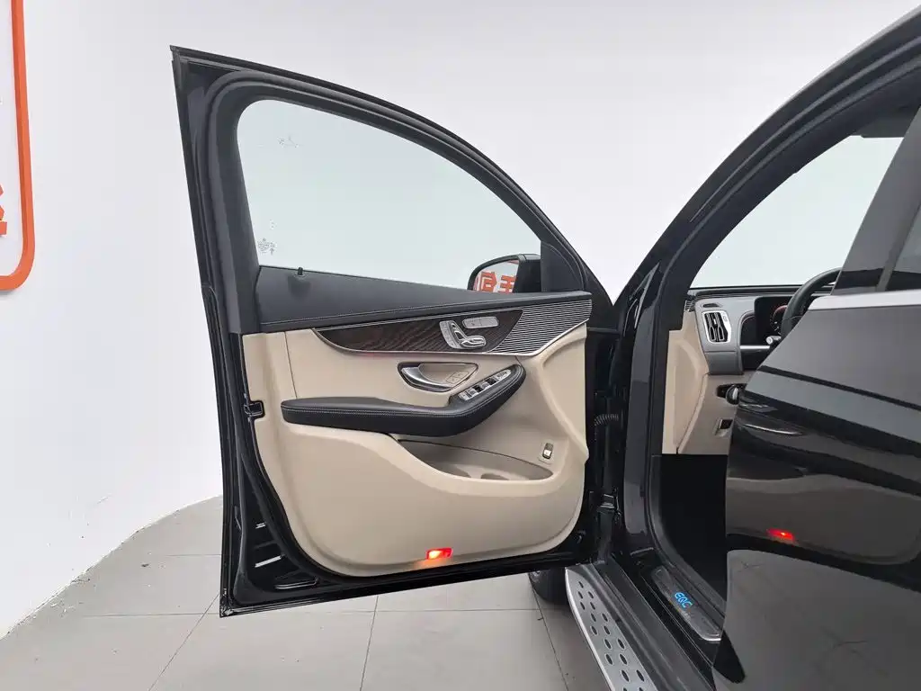 Mercedes-Benz EQC — миниатюра 8