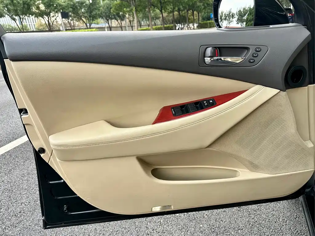 Lexus ES — миниатюра 12