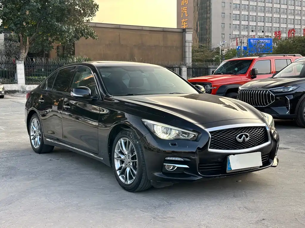 INFINITI Q50L