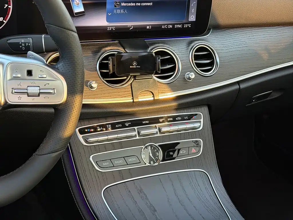 Mercedes-Benz E-Class — миниатюра 11