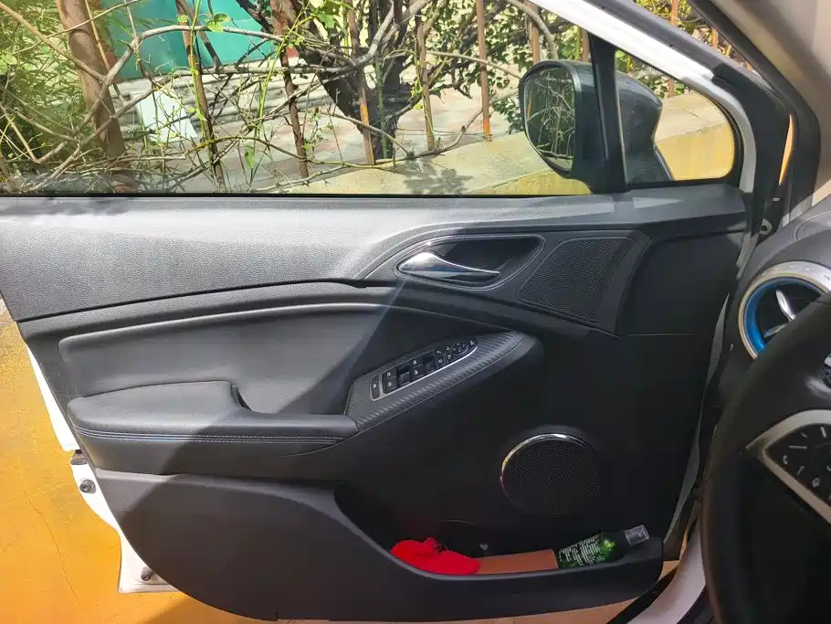BYD Yuan EV — миниатюра 7