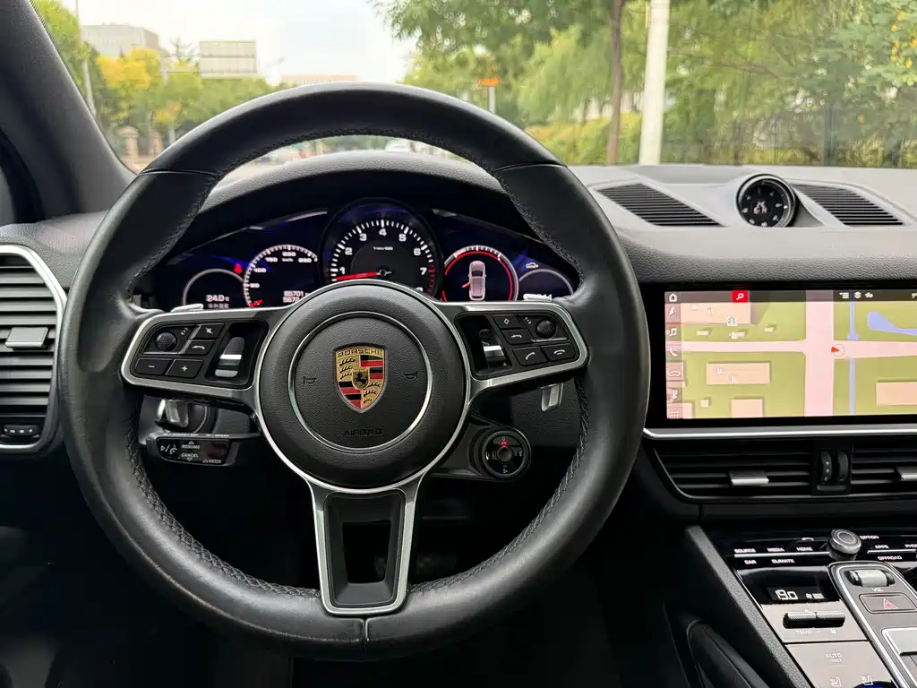 Porsche Cayenne — миниатюра 18
