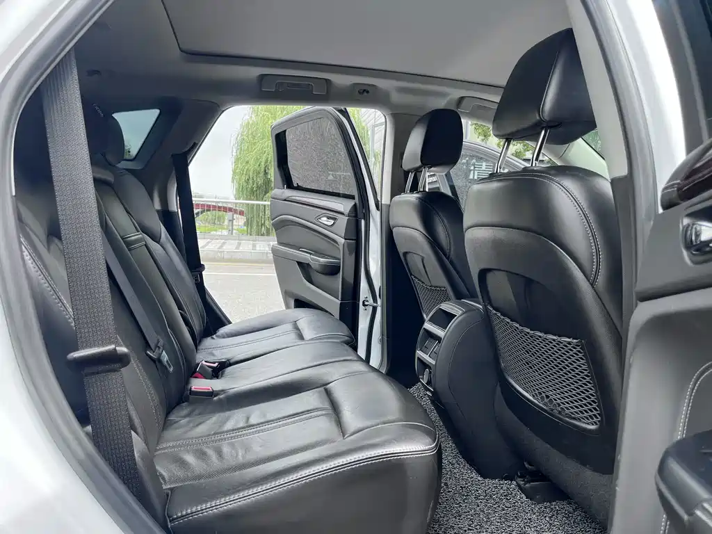 Cadillac SRX — миниатюра 18