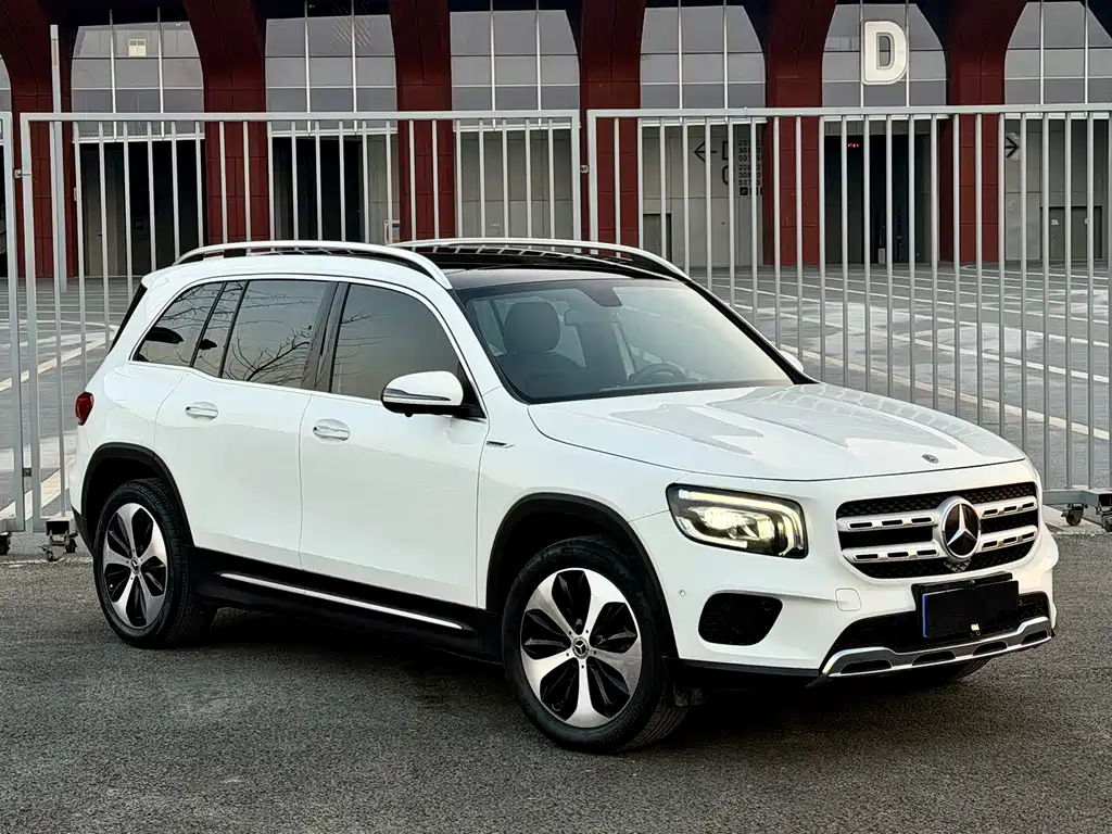 MERCEDES-BENZ GLB