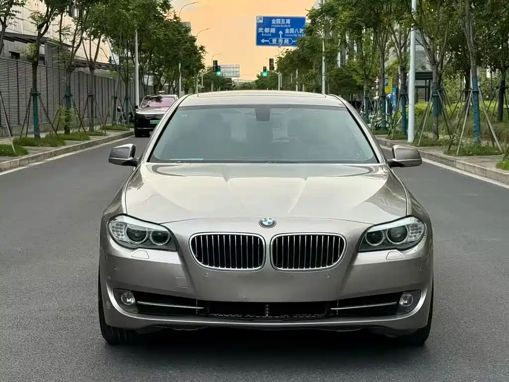 BMW 5 Series — миниатюра 2