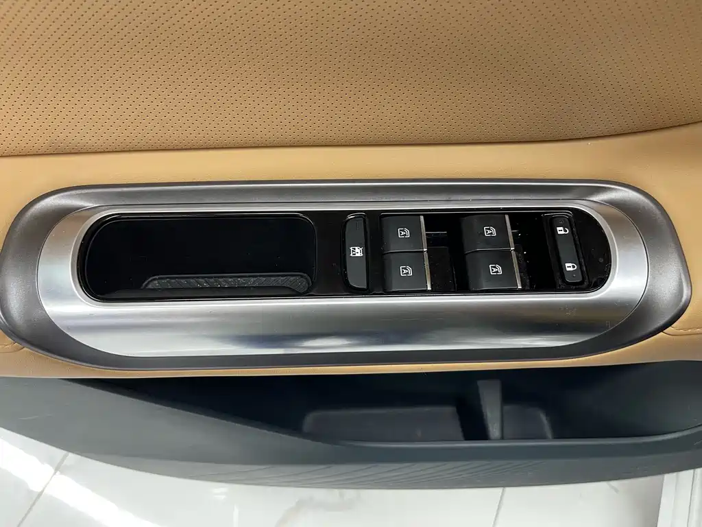 GAC Motor Trumpchi E8 PHEV — миниатюра 28