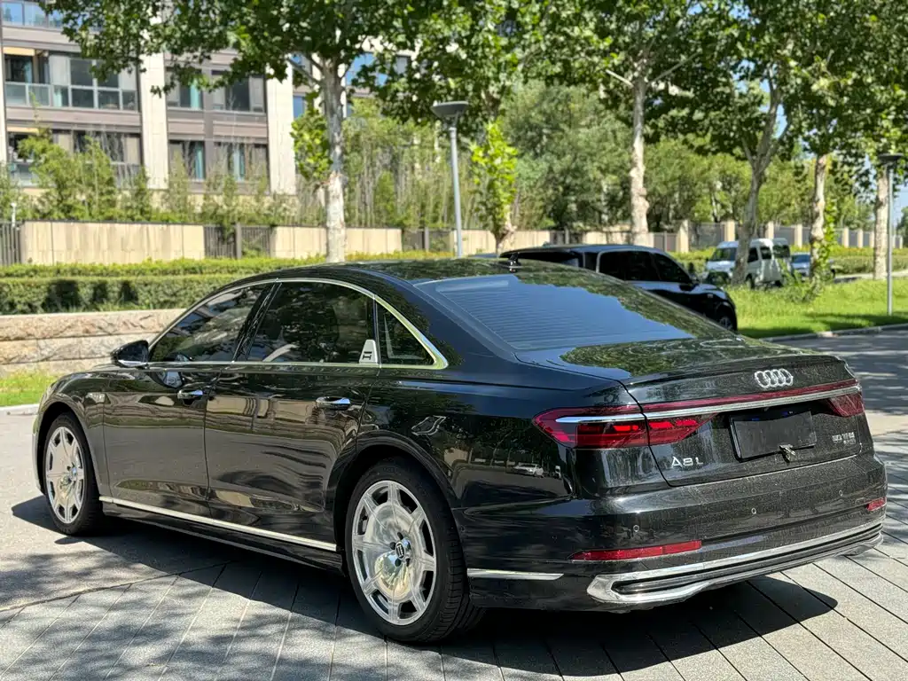 AUDI A8