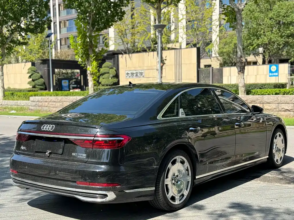AUDI A8