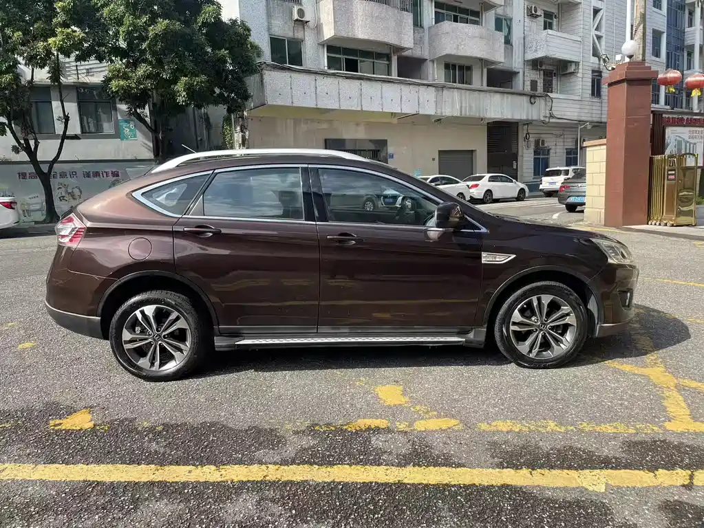 LUXGEN EXCELLENT 6 SUV