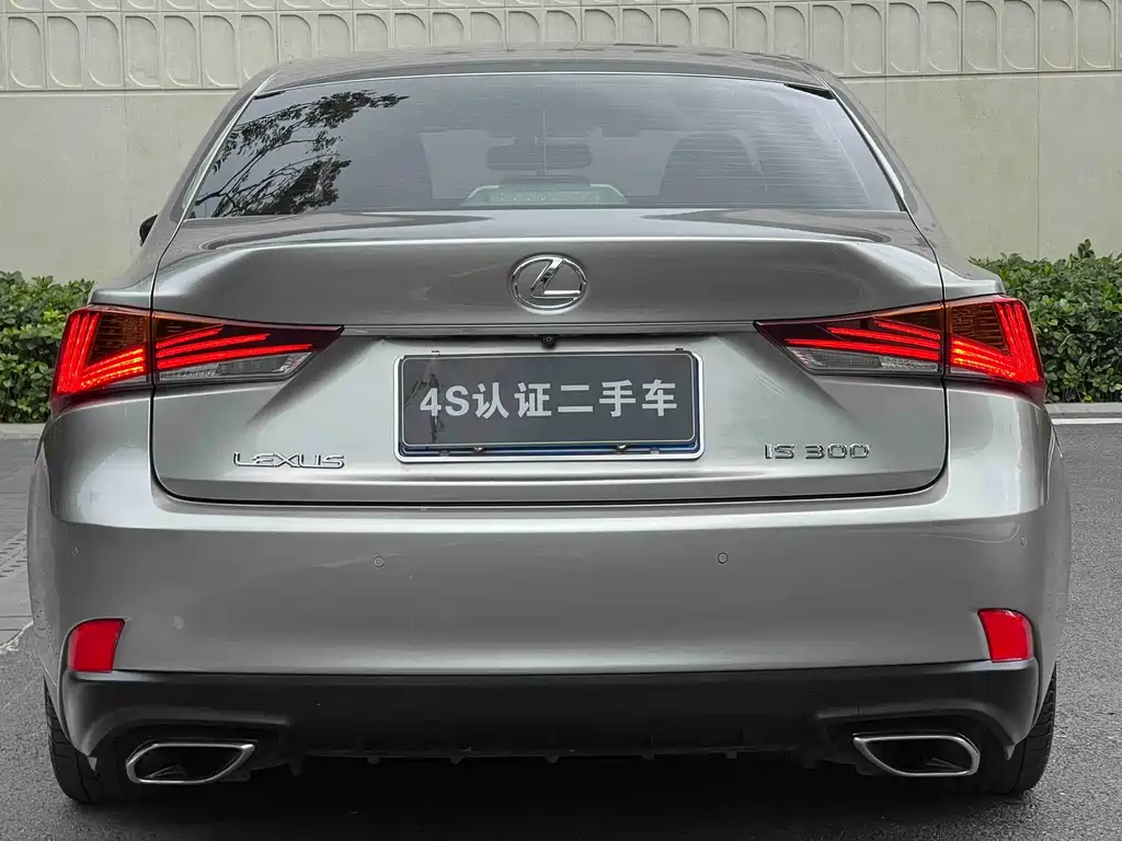 Lexus IS 2017 300 Lead