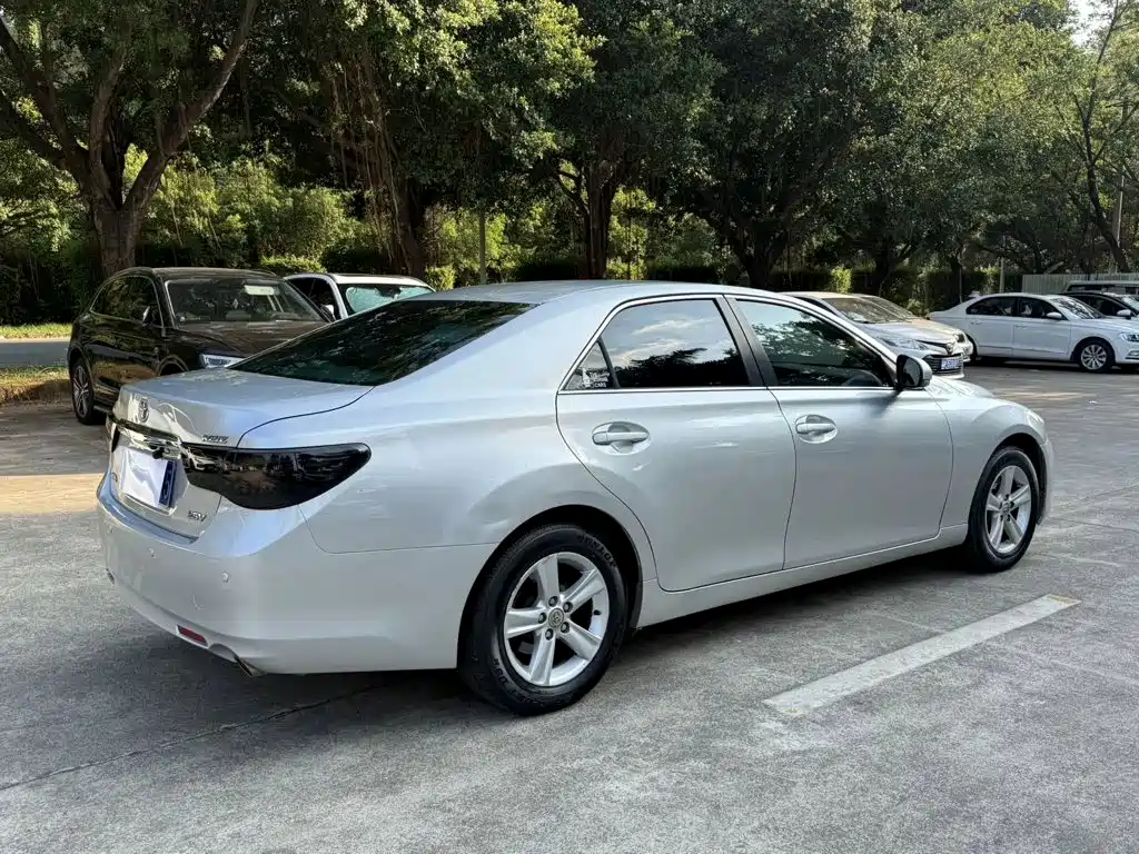 Toyota Reiz — миниатюра 7