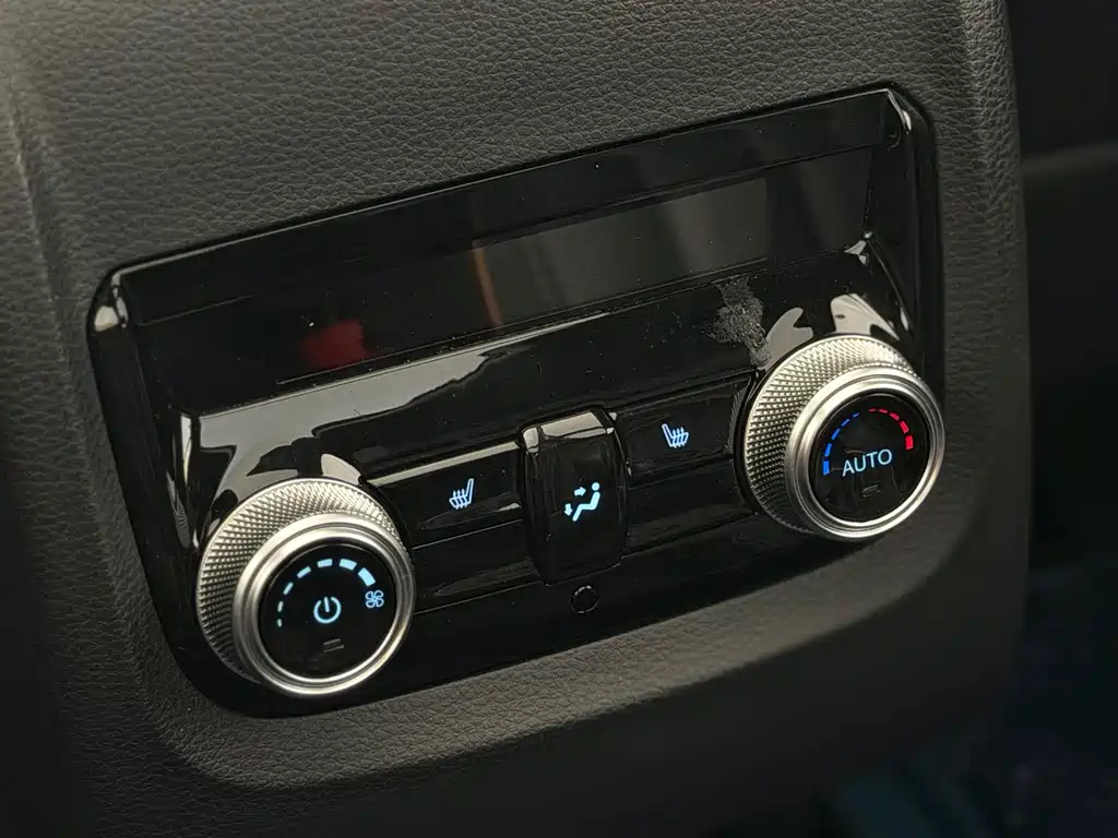 Ford Equator — миниатюра 16