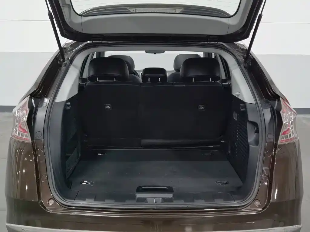 Luxgen U6 — миниатюра 16