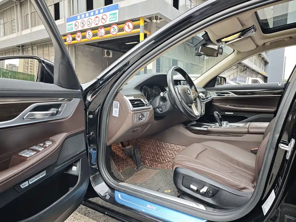 BMW 7 Series 7 2016 730Li Lead