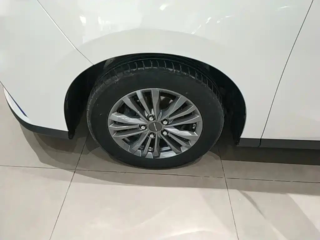 MAXUS Euniq 5 — миниатюра 23