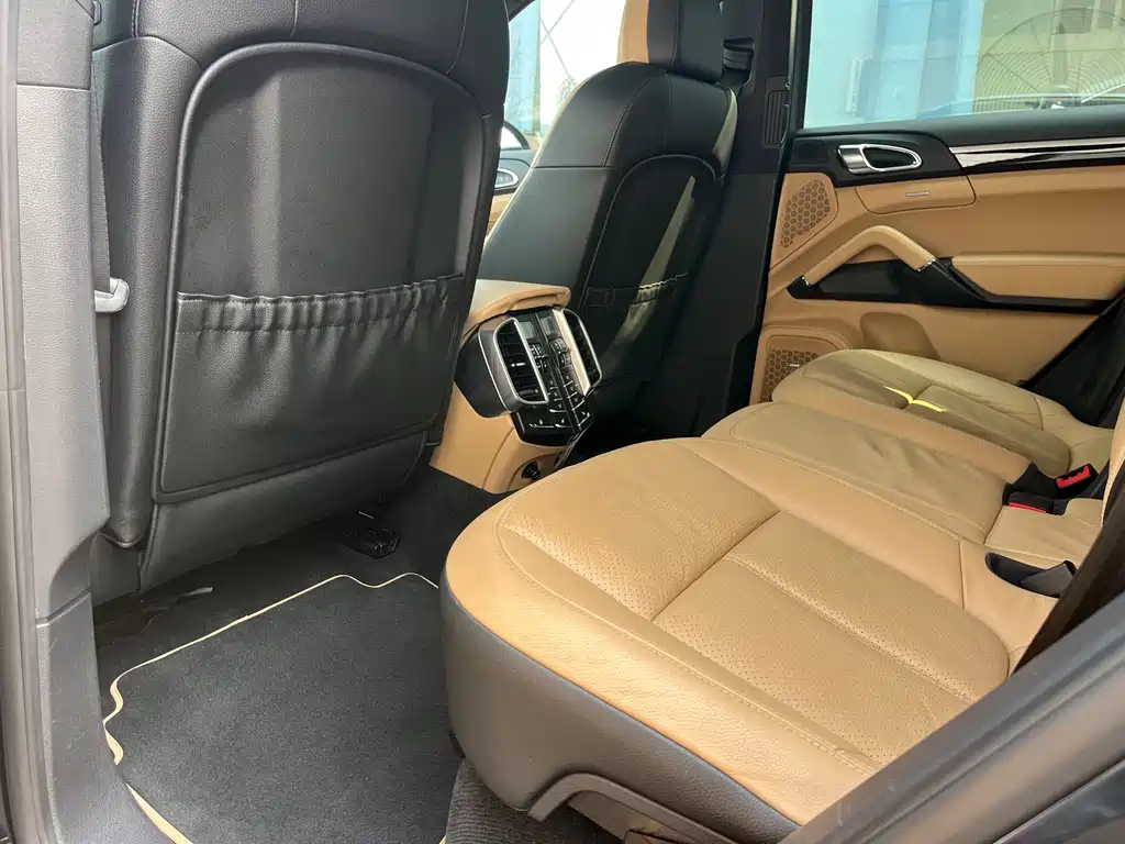 Porsche Cayenne 2014 Cayenne Platinum Edition 3.0T