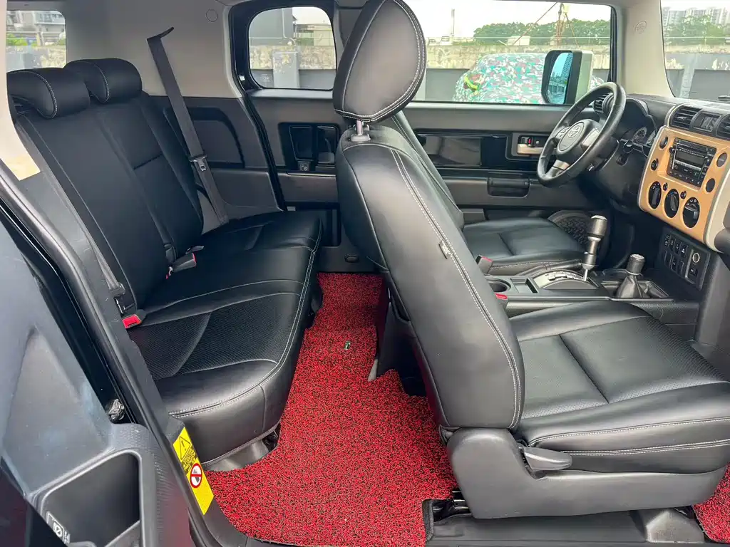 Toyota FJ Cruiser — миниатюра 9