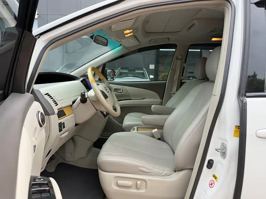 Toyota Previa — миниатюра 5