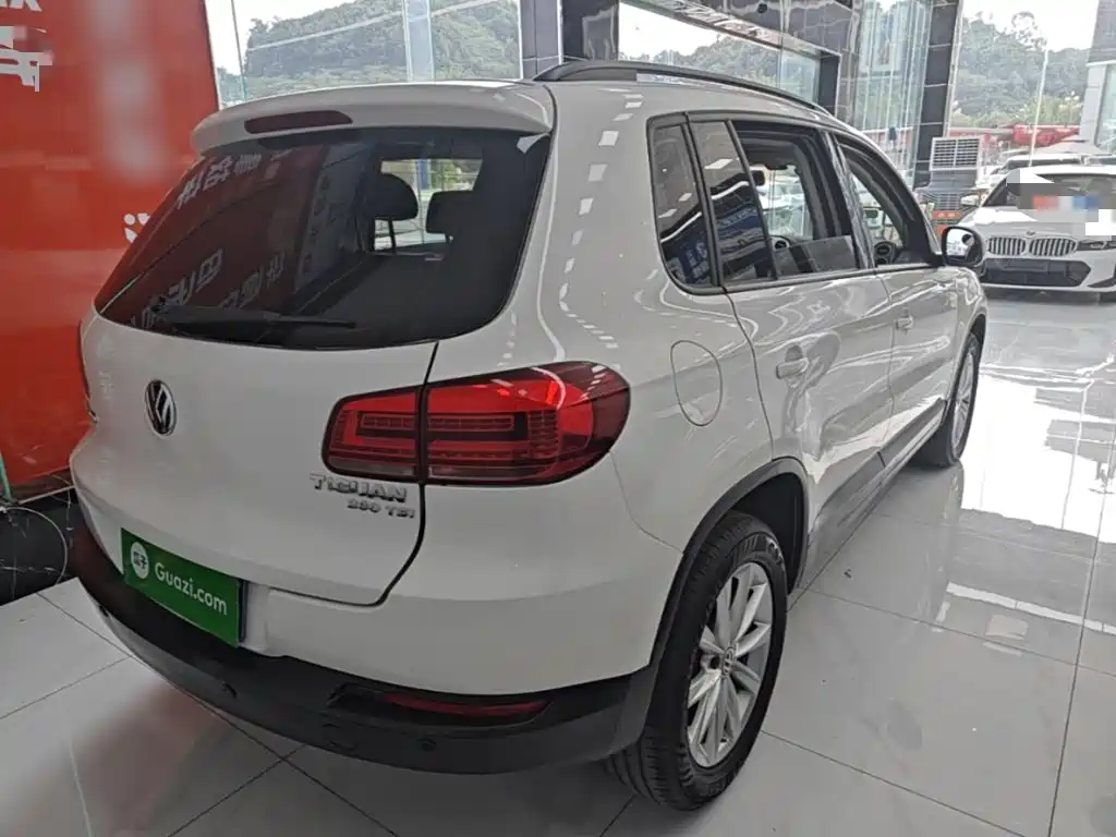 Volkswagen Tiguan - фото 7