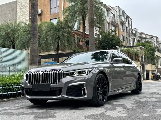 BMW 7 SERIES