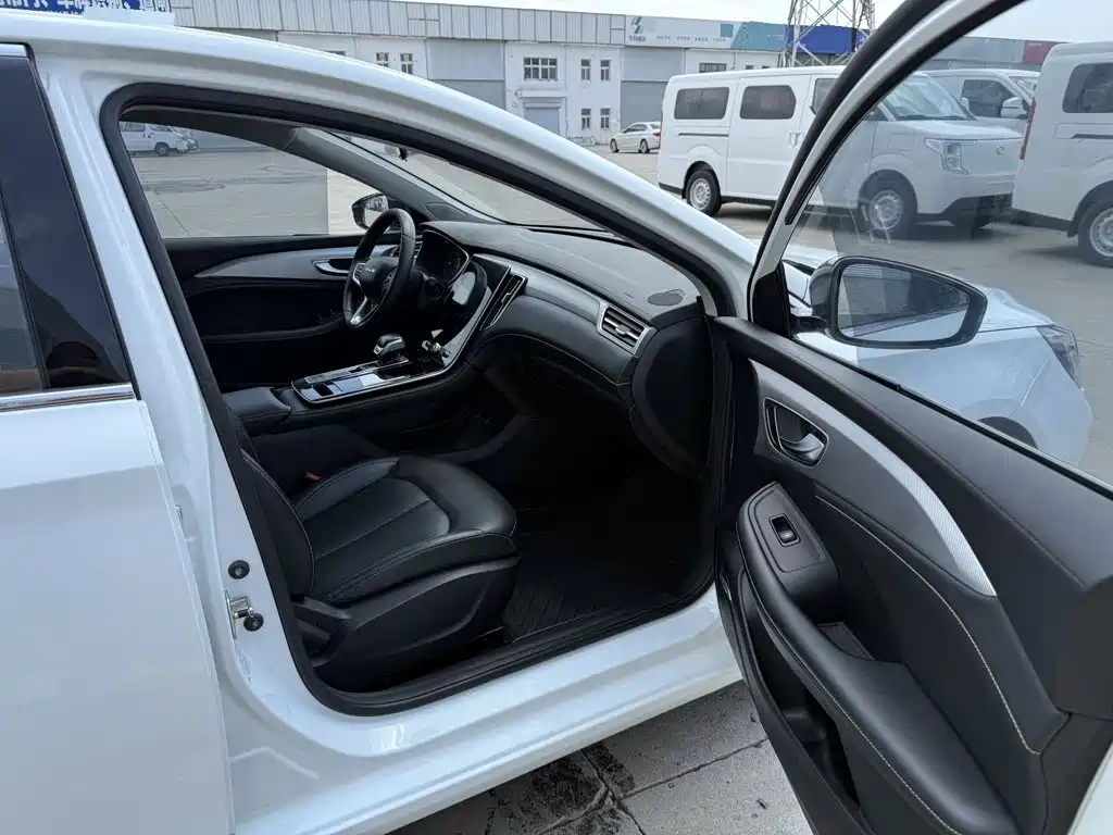 Roewe i6 MAX New Energy — миниатюра 18