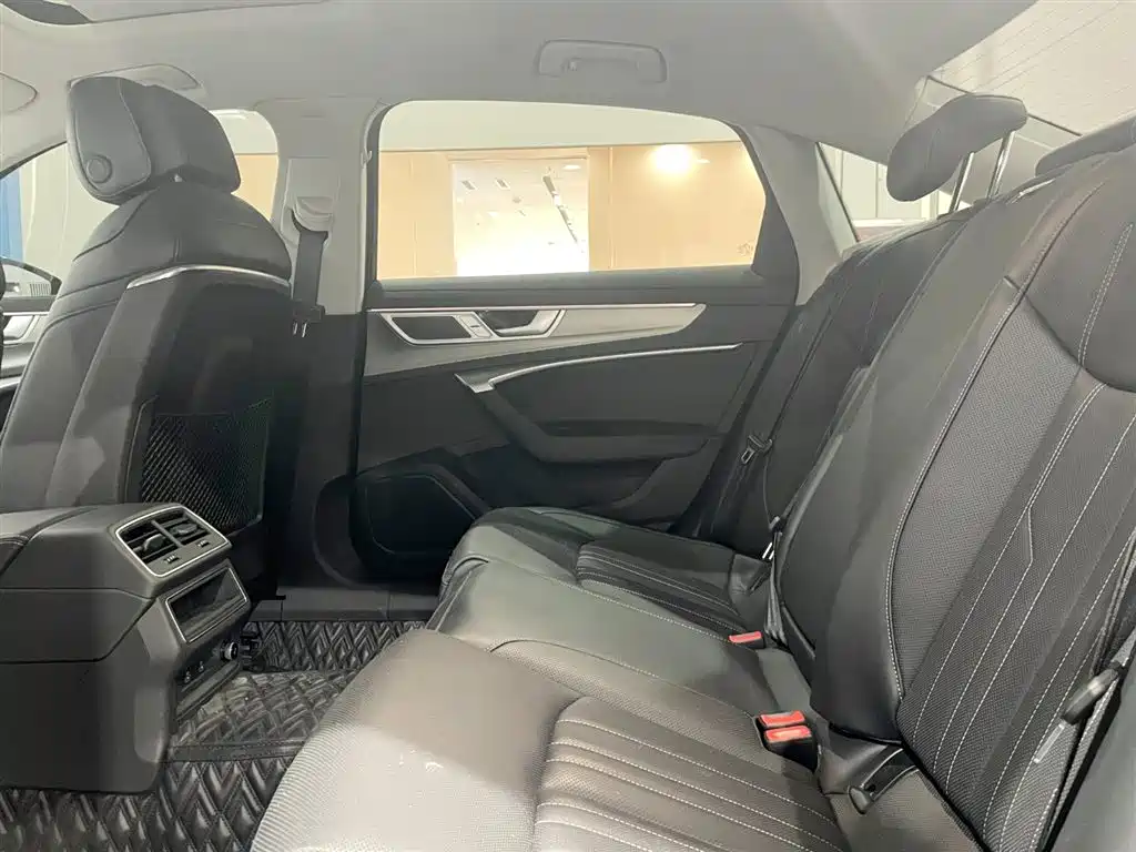 Audi A6L 2024 40 TFSI Luxury