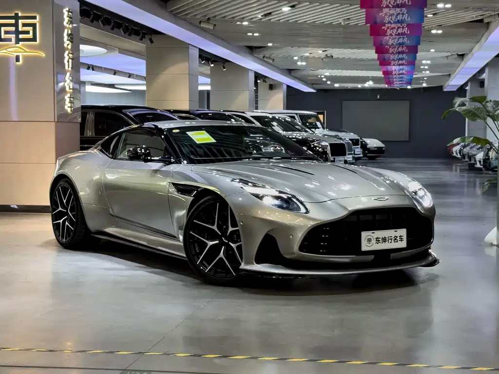 Aston Martin DB12 — миниатюра 3