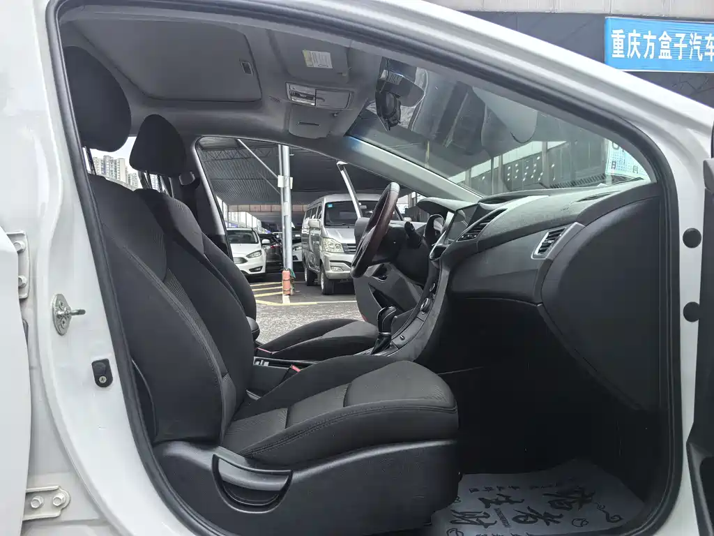 Hyundai Elantra 2016 1.6L AT Luxury