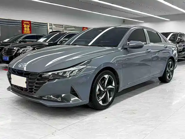 HYUNDAI ELANTRA