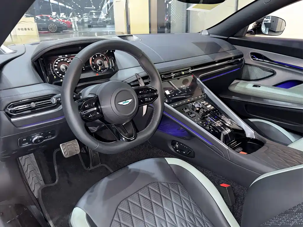 Aston Martin DB12 — миниатюра 5