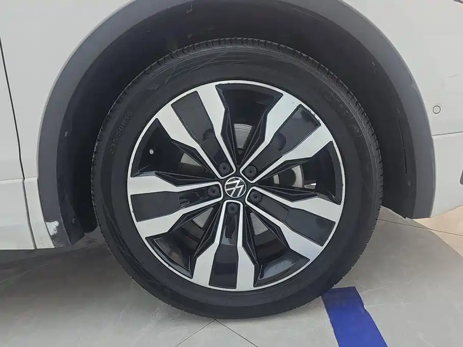 Volkswagen Tiguan L — миниатюра 6