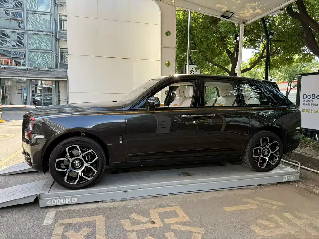 Rolls-Royce Cullinan — миниатюра 3