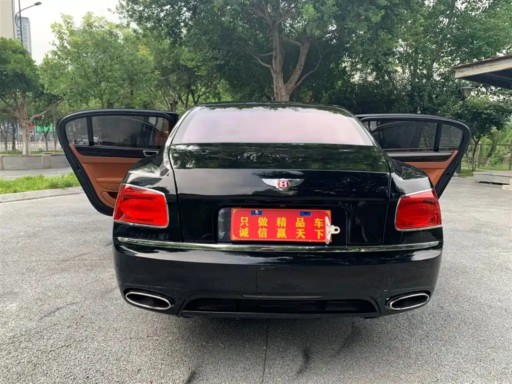 Bentley Flying Spur 2010 6.0T мест
