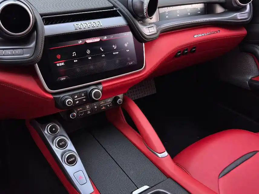 Ferrari GTC4Lusso — миниатюра 19