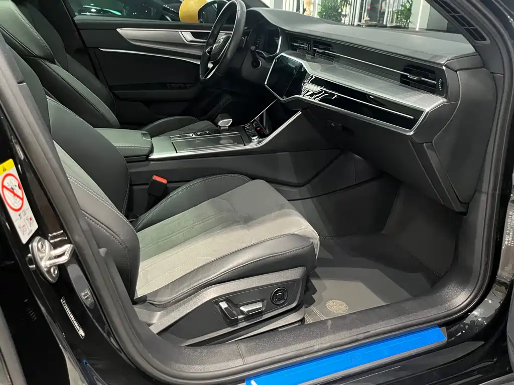 Audi A6L 2024 40 TFSI Luxury
