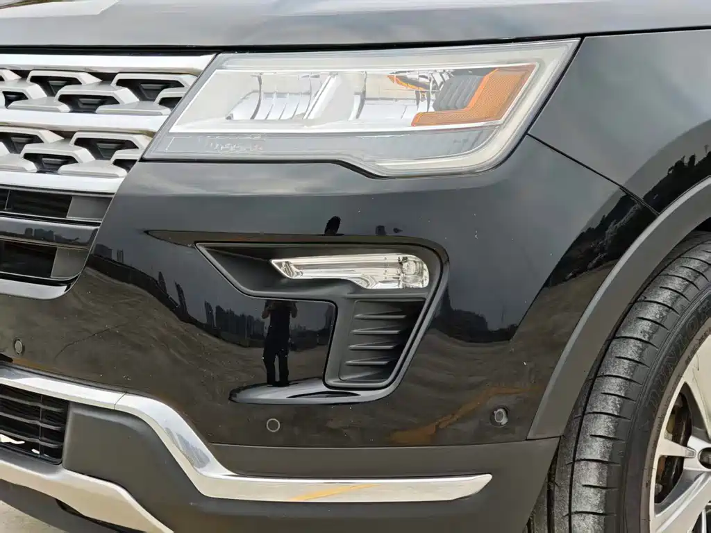 Ford Explorer (Import) — миниатюра 5