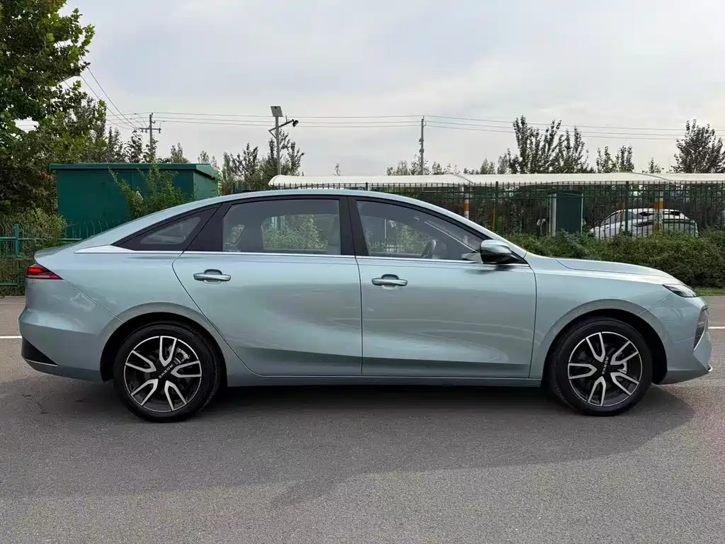 Roewe D6 — миниатюра 8