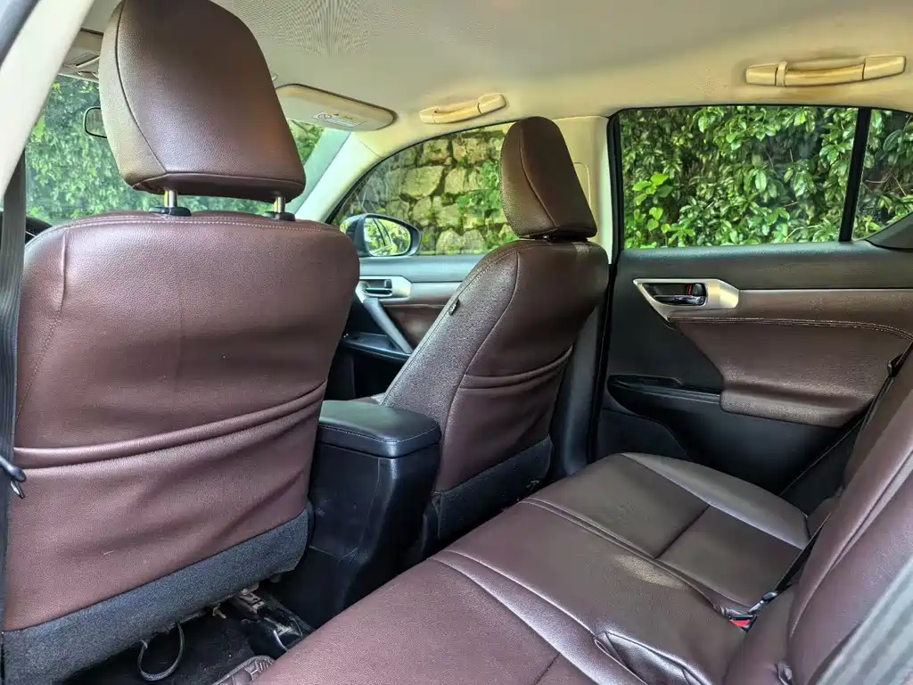 Lexus CT — миниатюра 8