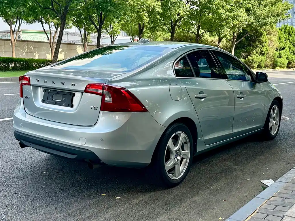Volvo S60 (Import) — миниатюра 5
