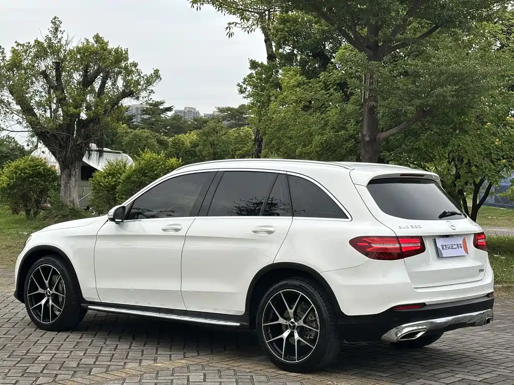 MERCEDES-BENZ GLC