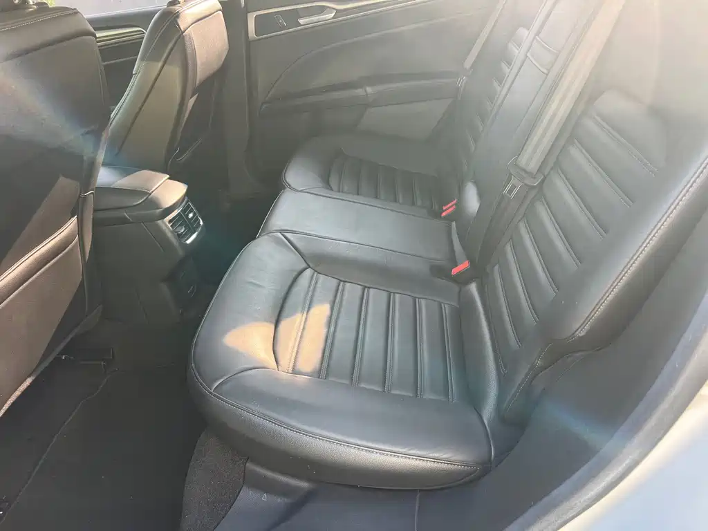 Ford Mondeo — миниатюра 6