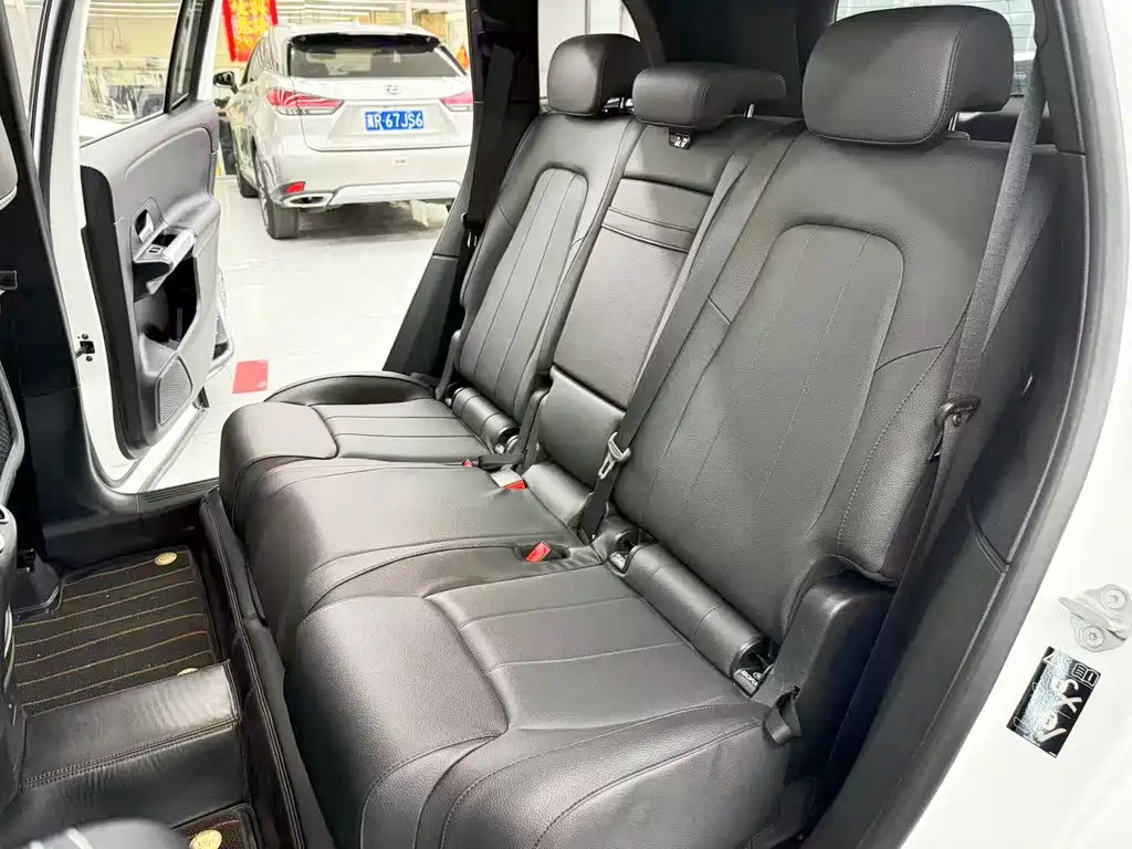 Mercedes-Benz GLB — миниатюра 13