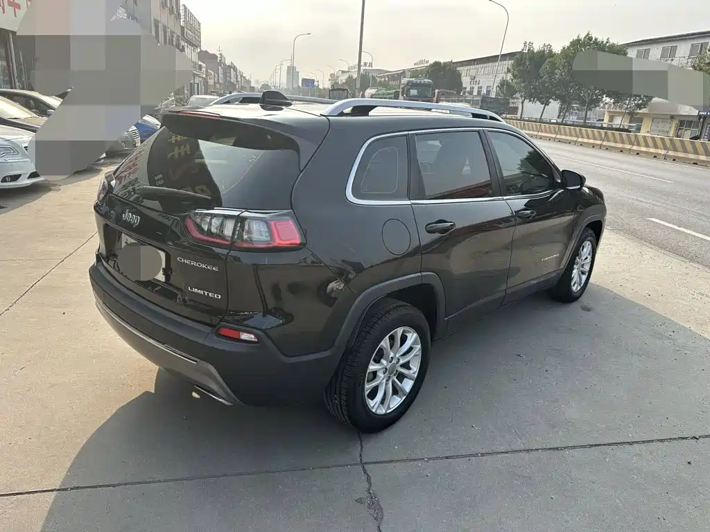 Jeep Cherokee — миниатюра 8