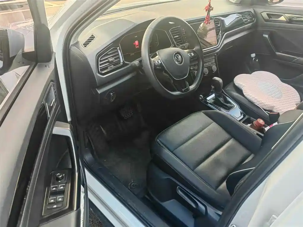 VOLKSWAGEN T ROC EXPLORING SONGS