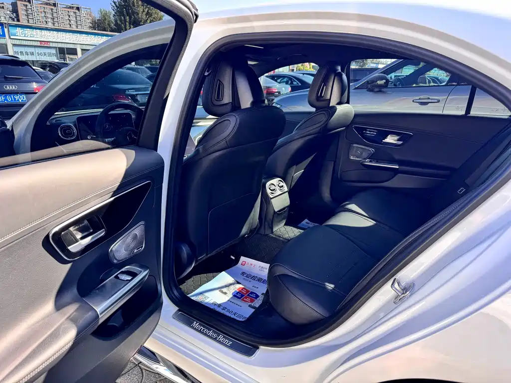 Mercedes-Benz C-Class — миниатюра 6