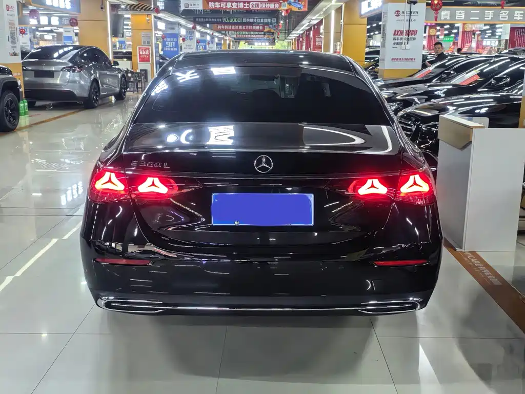 Mercedes-Benz E-Class — миниатюра 11