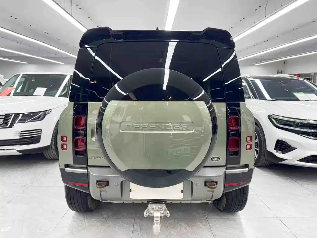 LAND ROVER DEFENDER