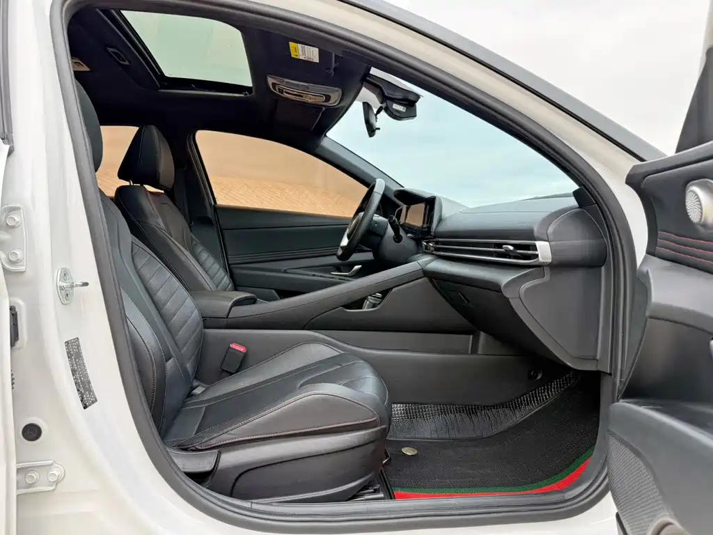 Hyundai Elantra — миниатюра 16
