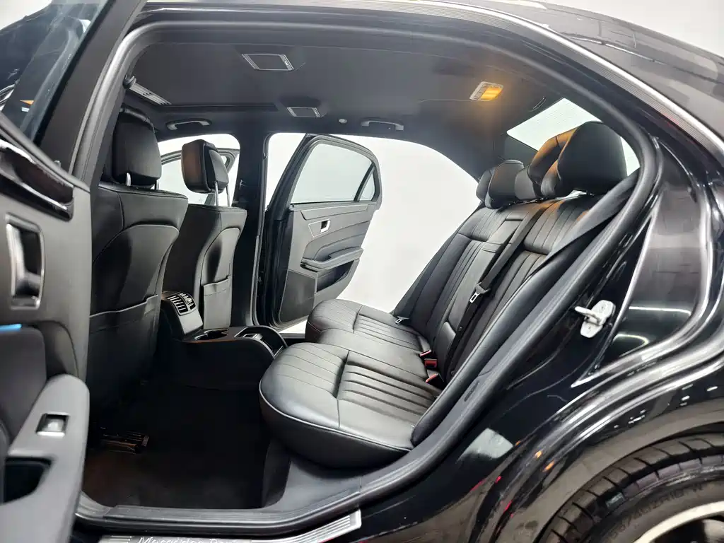 Mercedes-Benz E-Class — миниатюра 13