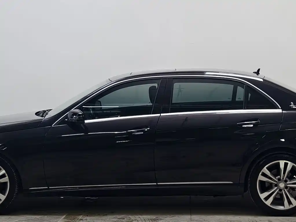 Mercedes-Benz E-Class — миниатюра 7